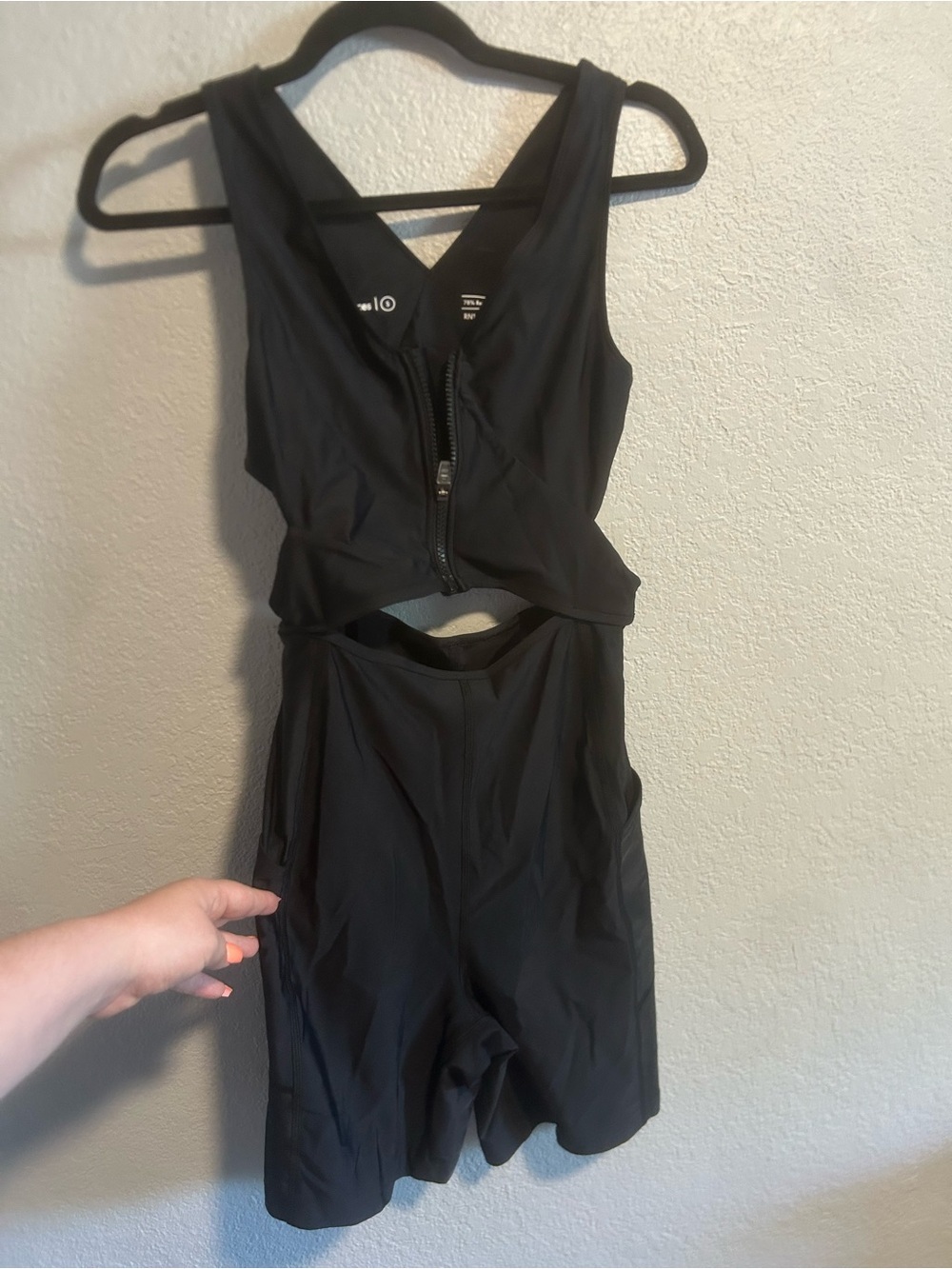 Outdoor voices SplashKnit 6" Bodysuit in black ASO Hailey
Bieber - Picture 3 of 10